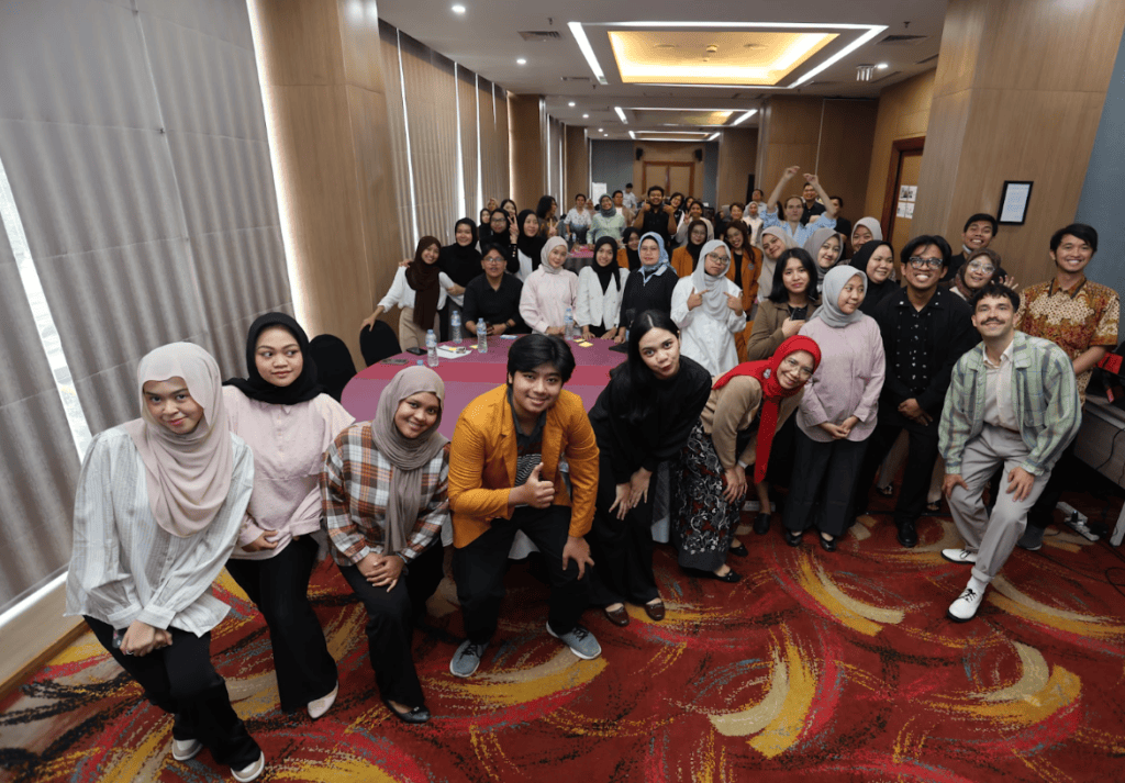 All the participants including Closed Loop Fashion, Rantai Tekstil Lestari, STTT University, Circle Economy at the Training of Trainers program in Bandung, Indonesia.