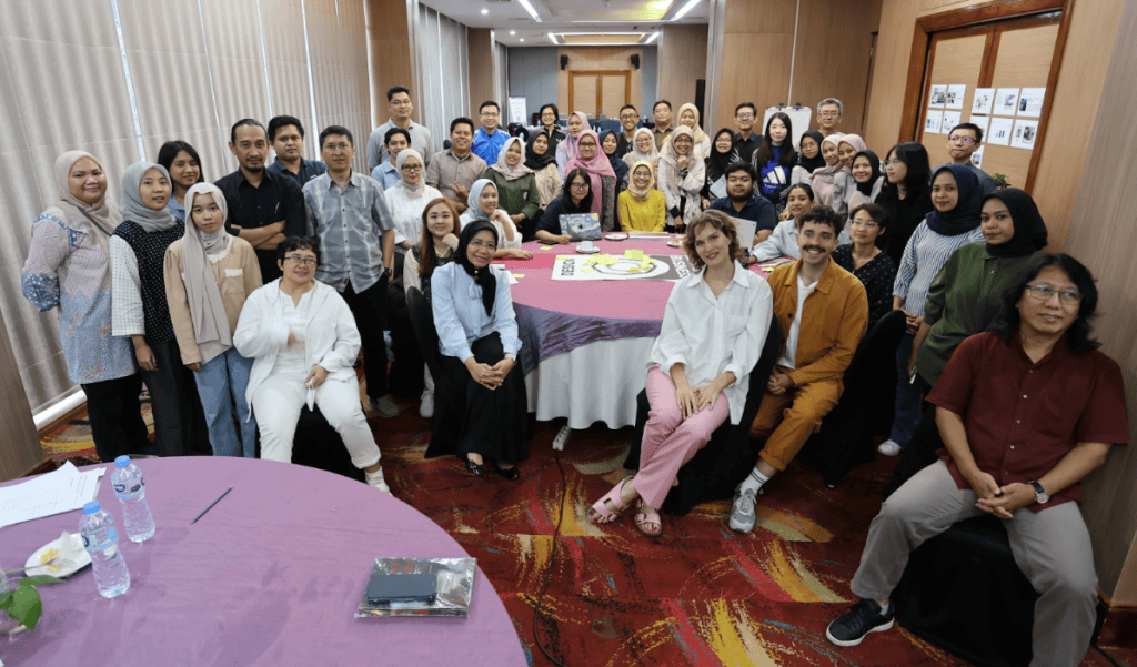 All the participants including Closed Loop Fashion, Rantai Tekstil Lestari, STTT University, Circle Economy at the Training of Trainers program in Bandung, Indonesia.